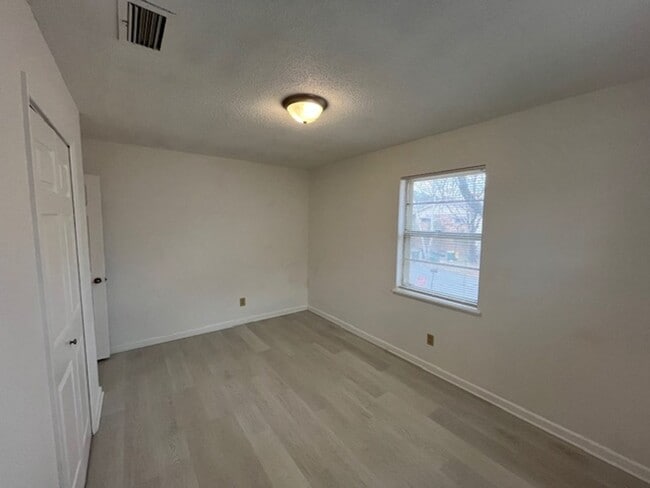 Building Photo - Nice 3 Bedroom 2 Bathroom House in Little Rock, Arkansas