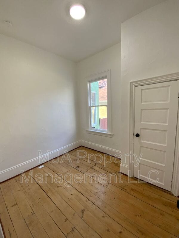 Building Photo - 217 Reed Ave N