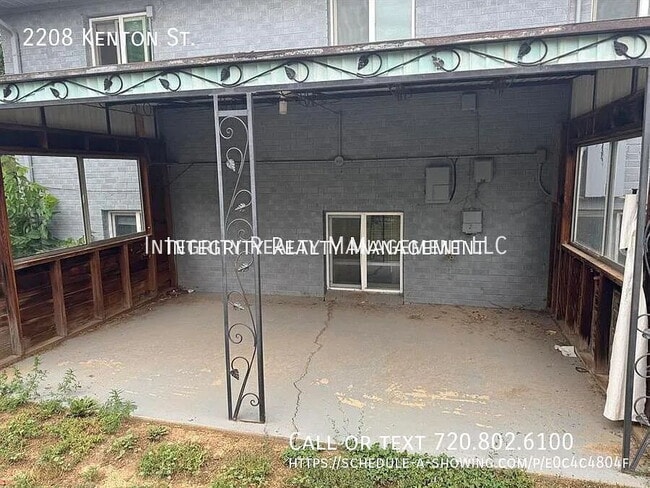 Building Photo - 2208 Kenton St