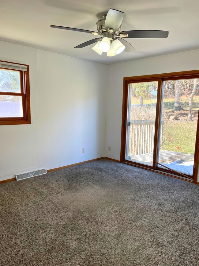 Building Photo - 705 Willow Run St