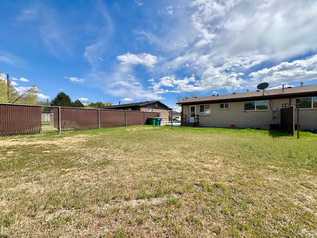 Building Photo - Newly Renovated 3 Bedroom, 1 Bath Duplex – in Lehi!