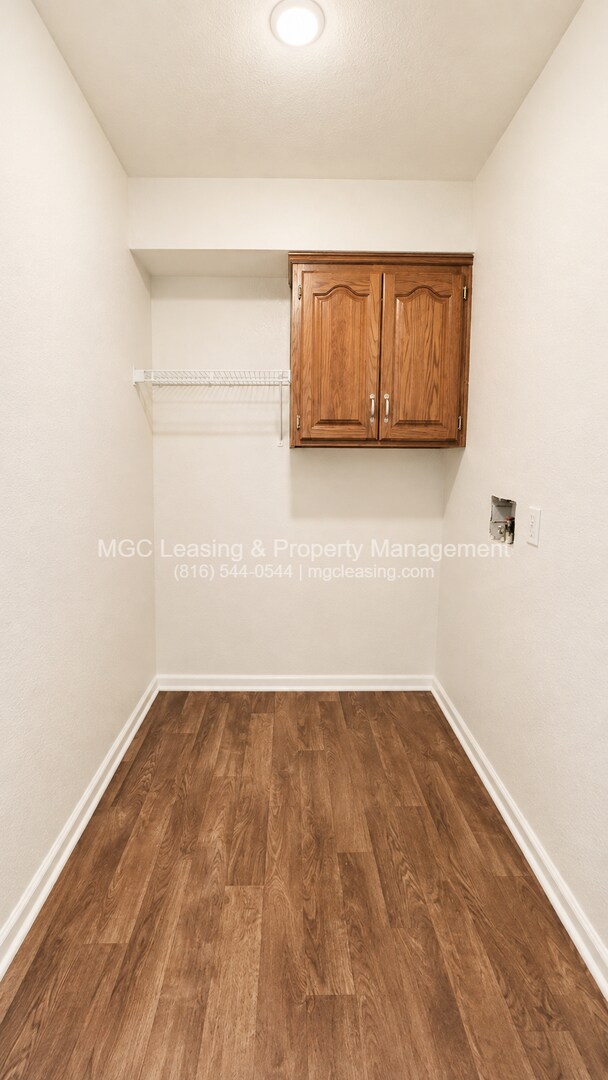 Building Photo - Creekwood Park Townhomes: 3 bedroom Duplex with unique floor plan for rent in the Northland