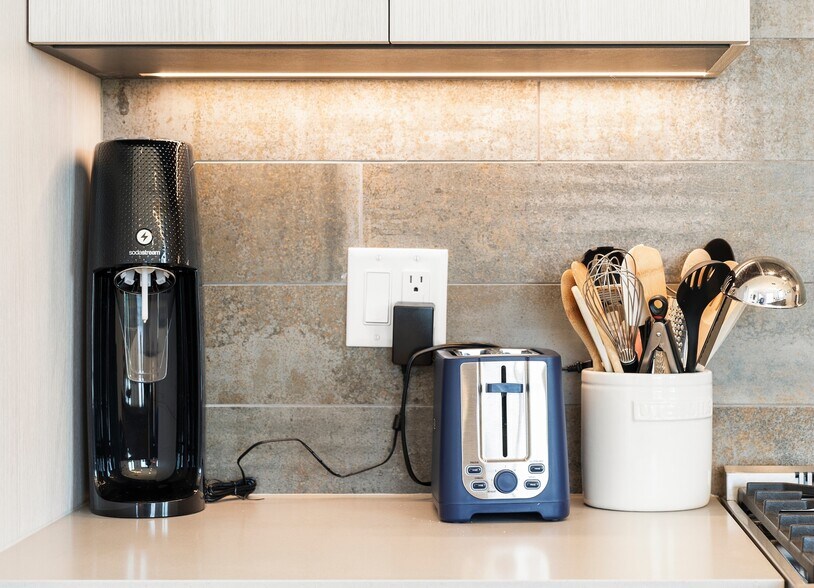 Building Photo - 191 Condor St