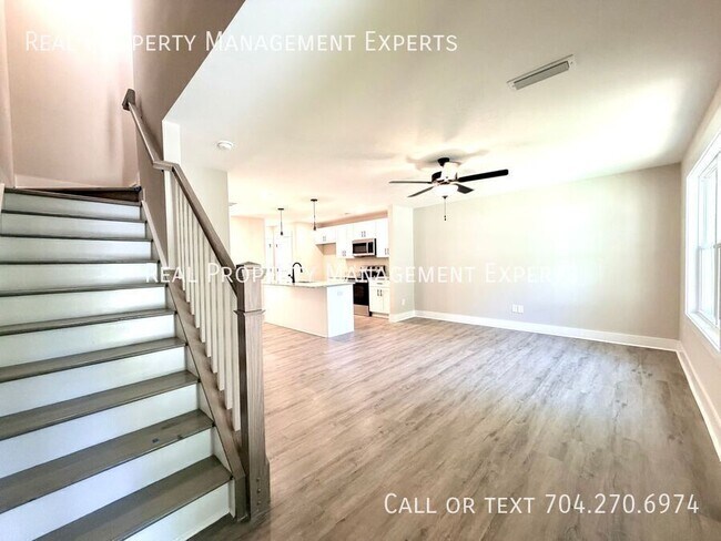 Building Photo - 412 N Scruggs St