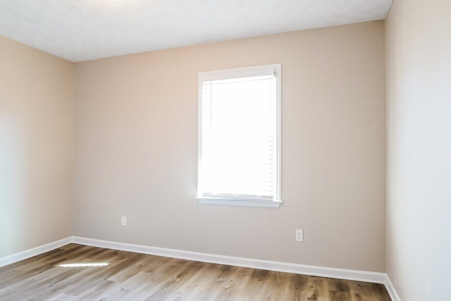 Building Photo - 2156 Shillings Chase Dr