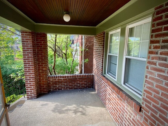 Building Photo - 1215 S Negley Ave