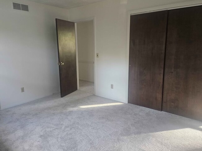 Building Photo - 121 S Regency Dr