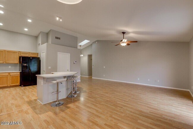 Building Photo - 8639 W Fullam St