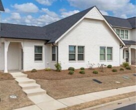 Building Photo - 504 Grey Oak Cir