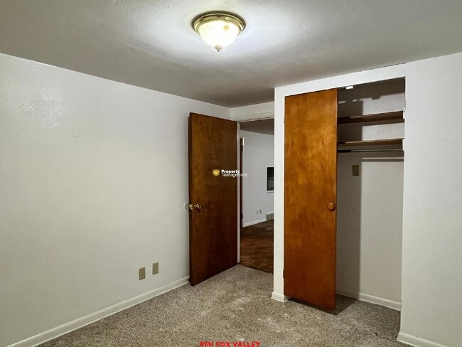 Building Photo - Charming 2 Bed, 1 Bath Apartment in Appleton, WI - Spacious & Convenient!