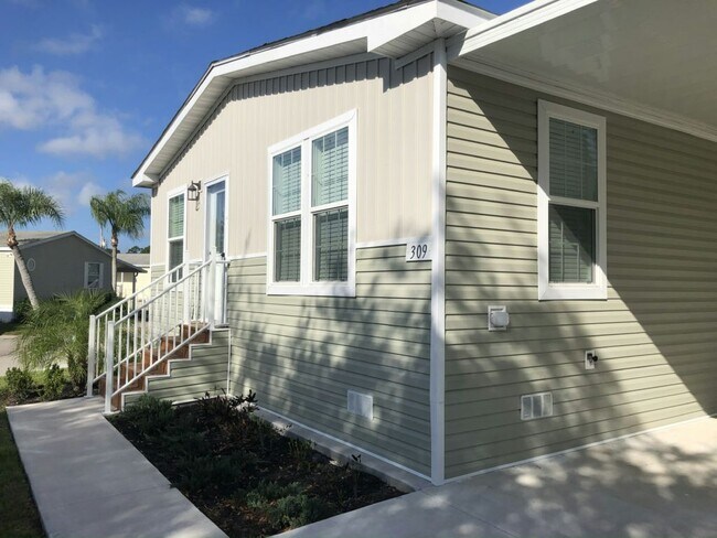 Building Photo - 309 Eland Dr
