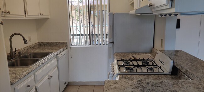 Building Photo - 6827 Whitsett Ave