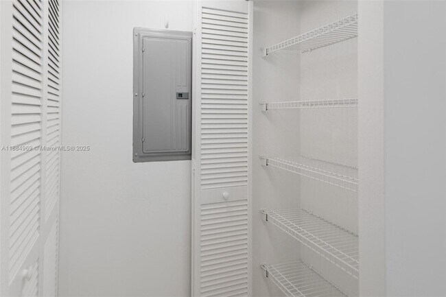 Building Photo - 31 SE 5th St