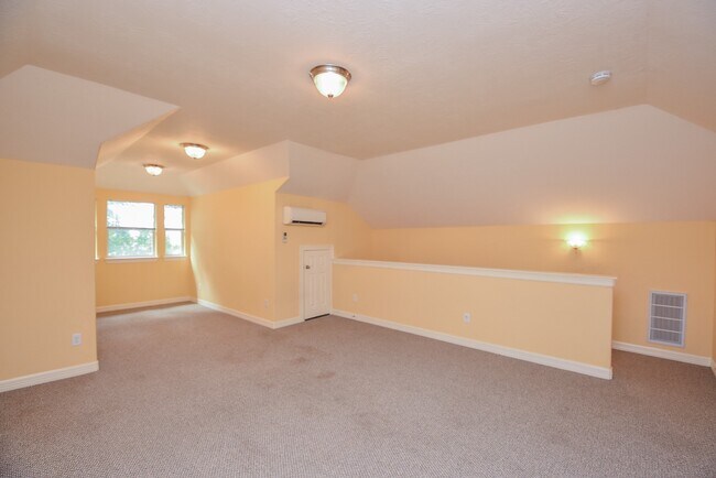 Building Photo - 25203 Oak Villa Dr