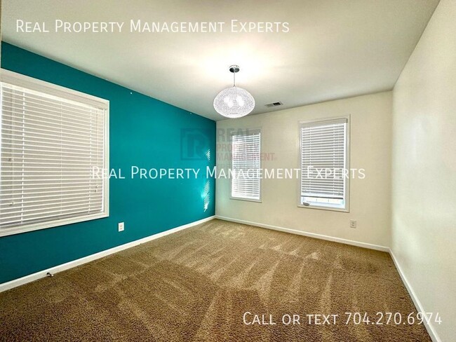 Building Photo - 7839 Sawgrass Ln