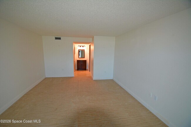 Building Photo - 8500 Ridgewood Ave