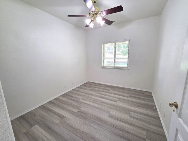 Building Photo - Beautiful 4 Bedroom 2 Bath Home