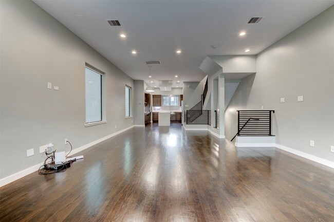 Building Photo - 1211 Thompson St