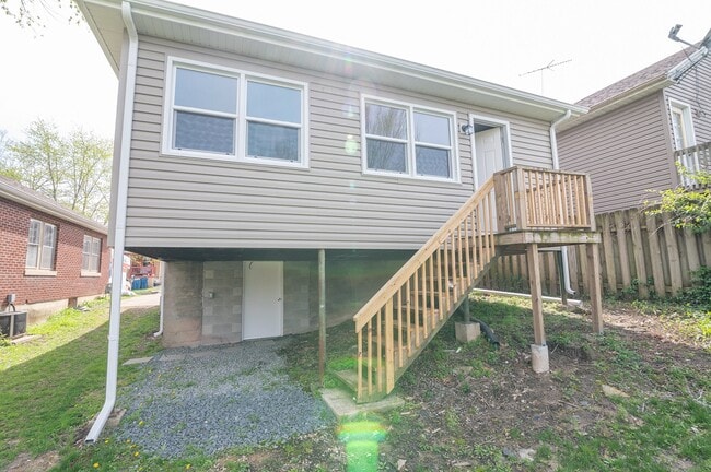 Building Photo - 1305 Cottage Ln