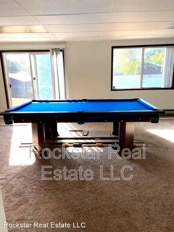 Building Photo - 1307 N Vista