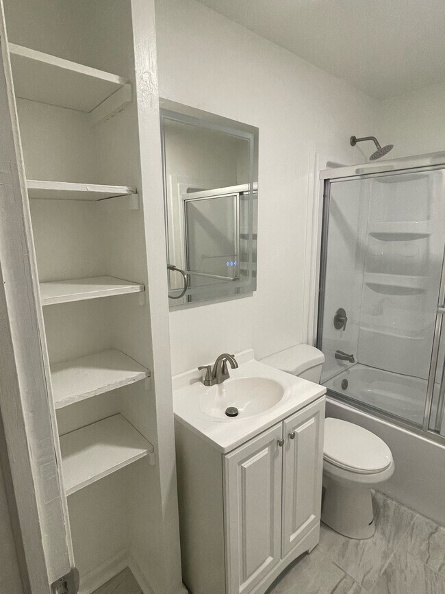 Building Photo - 1539 Wakefield Ave