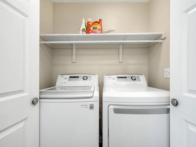 Building Photo - Beautifully Updated North Fresno 3/3