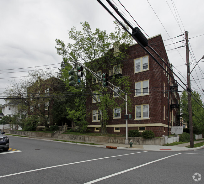 Building Photo - 55 Grove St
