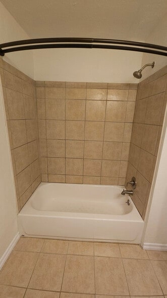 Building Photo - 2717 Clermont Pl