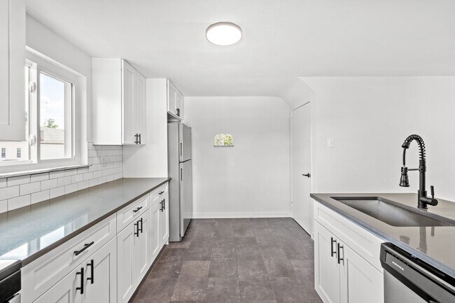 Building Photo - READY FOR MOVE IN!! Don't miss this UPDATED 3-bedroom in Braddock Hills!