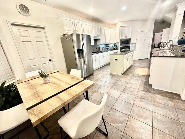 Building Photo - 10304 Peekston Dr