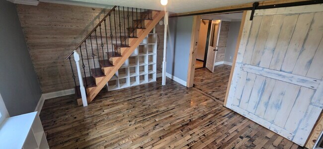 Building Photo - Cute 2 bedroom/ 1.5 bath single family home for rent in a quiet country setting but minutes from ...