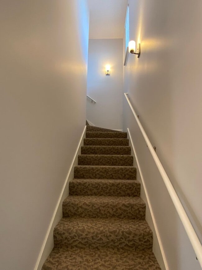 Building Photo - PRELEASEING NOW! NO HIDDEN FEES!! Three Bedroom | Two and a Half Bath Home in Spring Hill