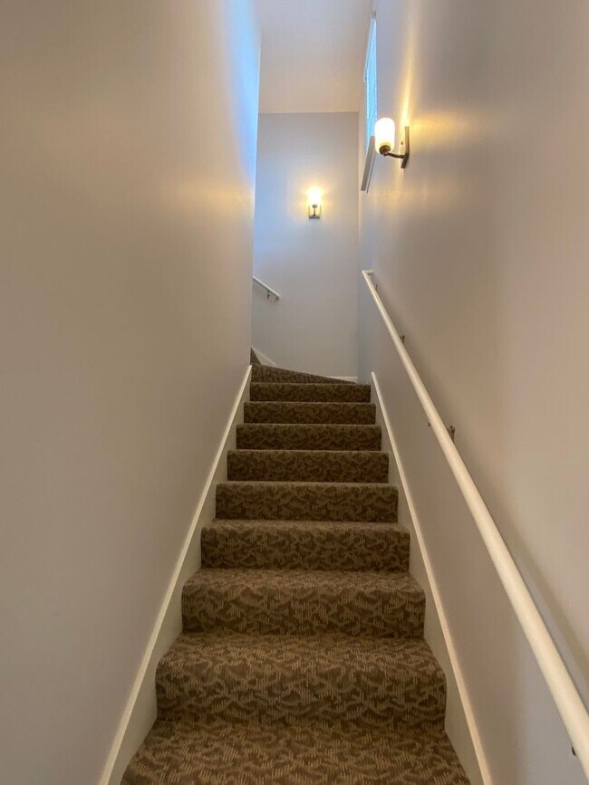 Building Photo - Spring Hill Living Starts Here — Spacious 3BR/2.5BA Home (Now Preleasing)