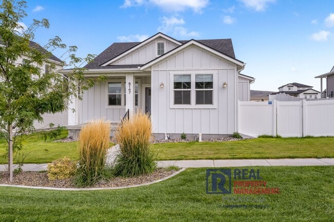 Building Photo - MOVE IN SPECIAL - Beautiful Brand New 6 be...