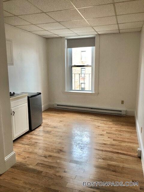 Building Photo - 854 Beacon St