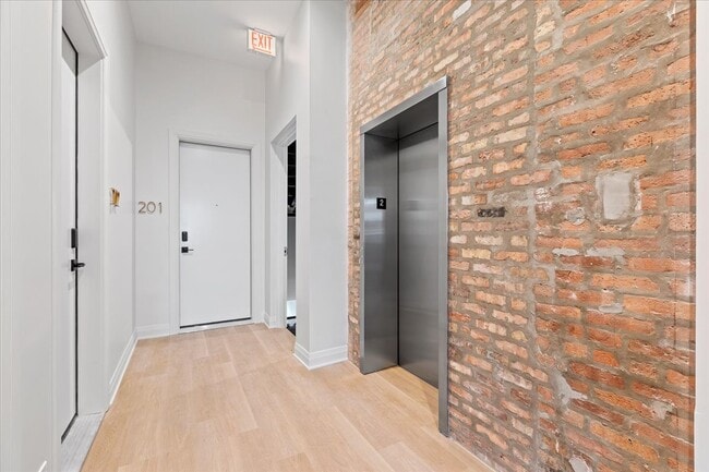 Building Photo - 1934 W North Ave