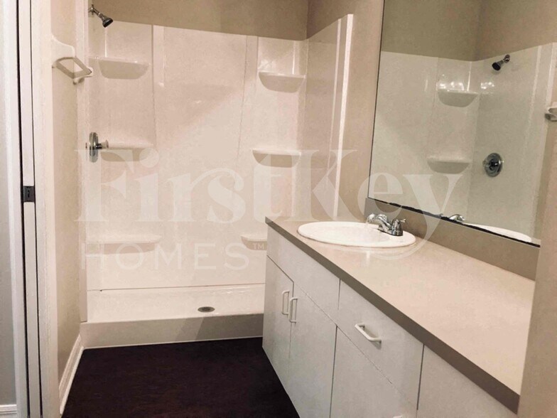 Building Photo - 1016 SW 37th Terrace