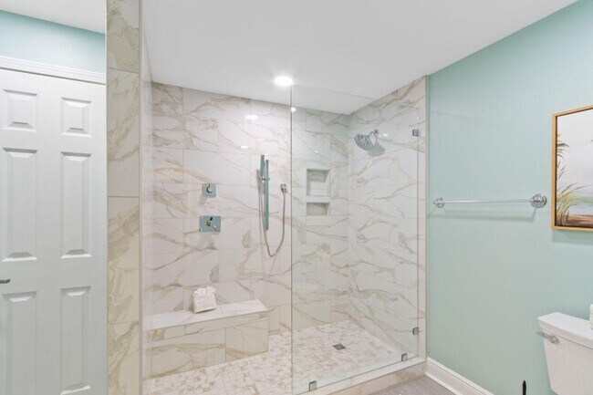 Building Photo - 365 E Beach Blvd