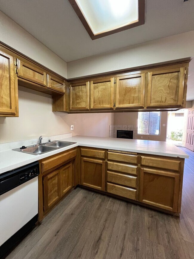 Building Photo - 8609 Lyn River Ct