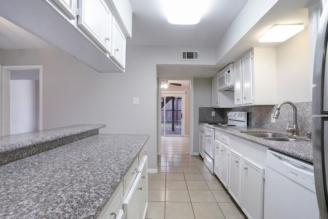 Building Photo - 6 Dorado Dr