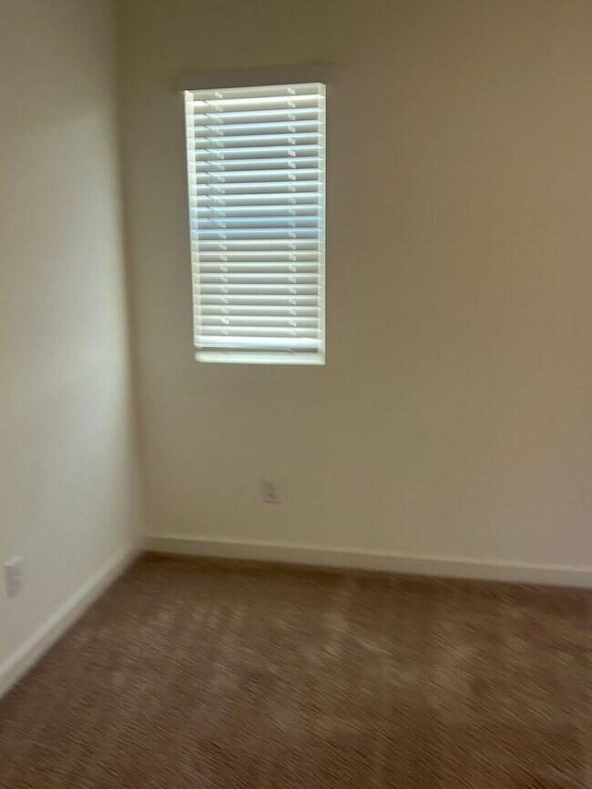 Building Photo - 1095 Wake Forest Ct