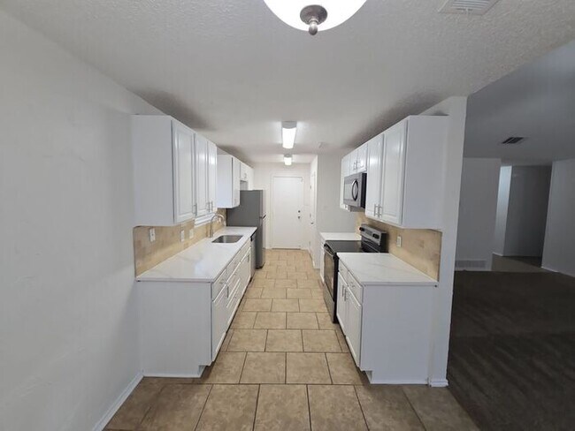 Building Photo - ***Charming Fort Worth 4 Bed 2 Bath w/ Gar...