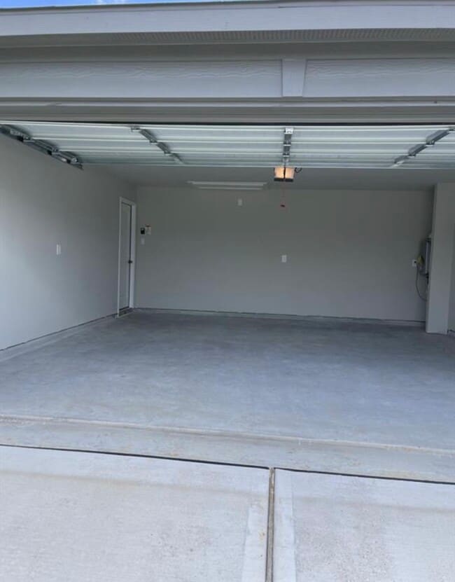 Building Photo - 40643 Creekside Blf Trl