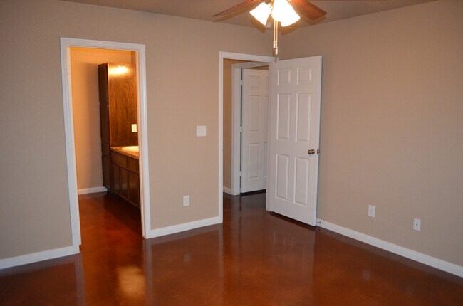 Building Photo - 1421 Hopi Trail