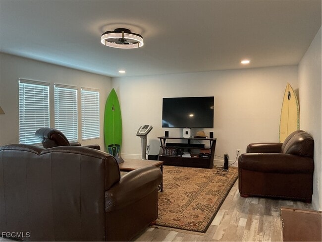 Building Photo - 245 Shrub Ln N