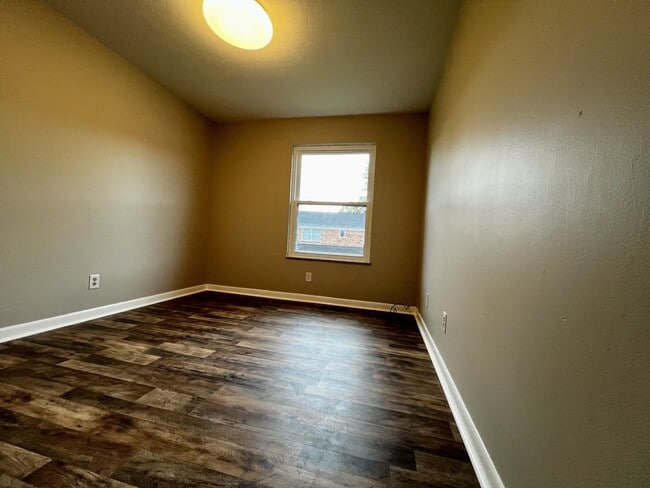 Building Photo - 5381 Big Tyler Rd
