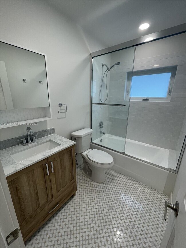 Building Photo - 936 S Alhambra Cir