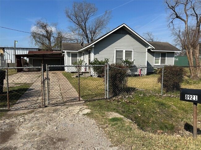 Building Photo - 8921 Ramin Dr