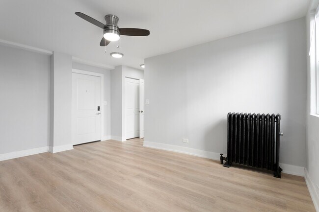 Building Photo - 6026 N Winthrop Ave