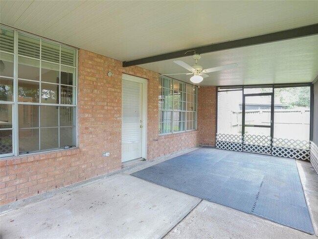 Building Photo - 16322 Red Oak Dr